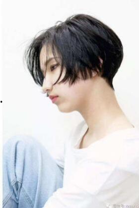 日韩短发少年感美女视频,日韩少年感美女风采展示